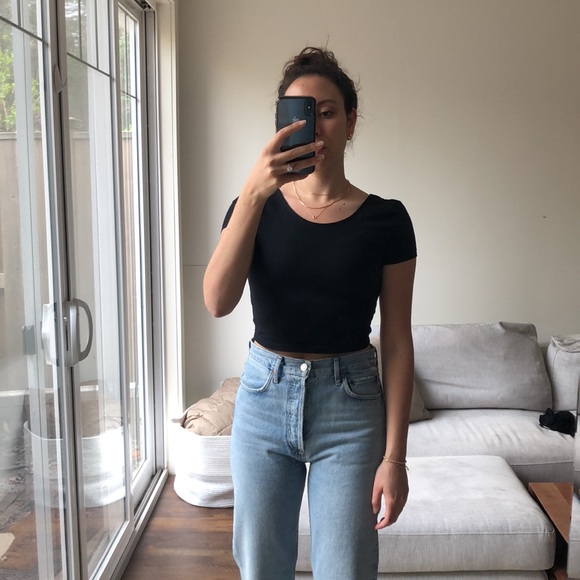 ✨🖤 EUC cropped Talula Fitted Tee 🖤✨ - Picture 4 of 5